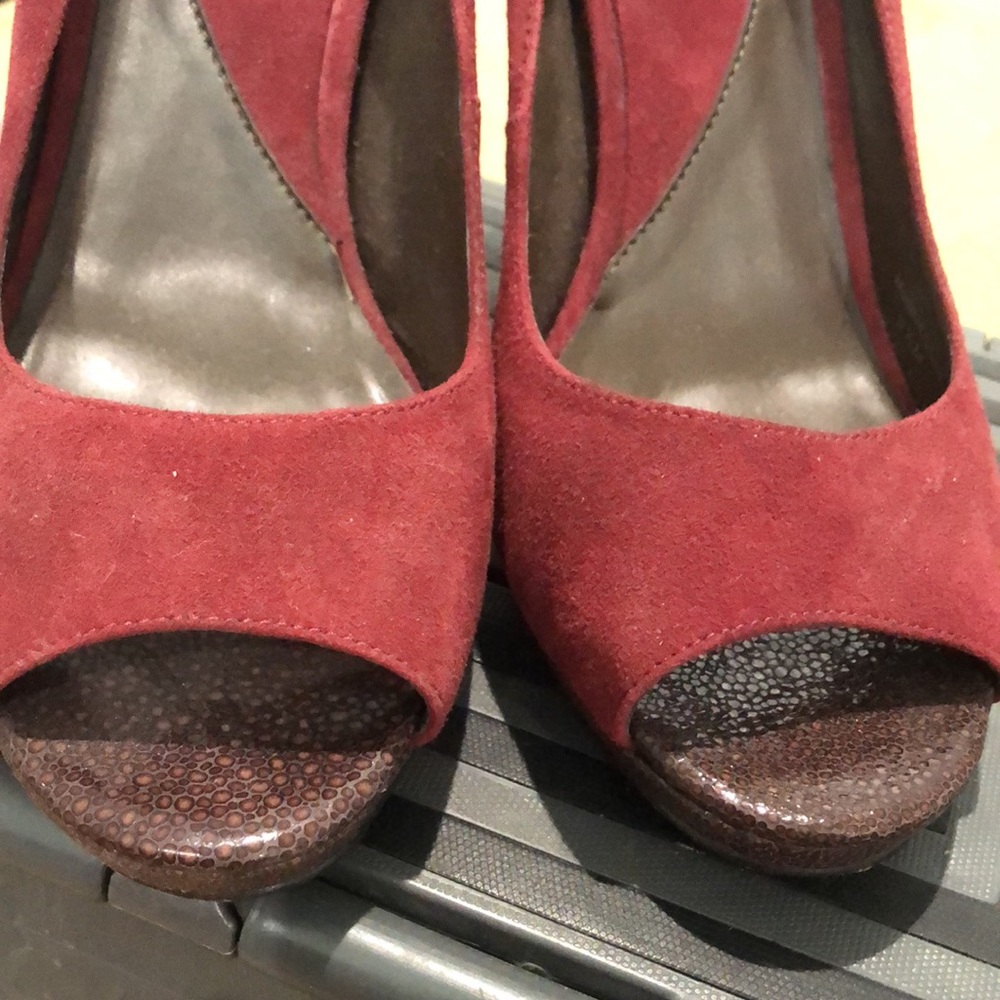 Shoes - Picture 3 of 9
